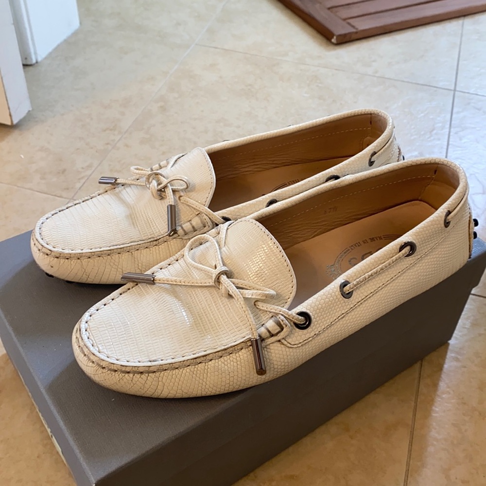 Tod’s flat shoes white cream color